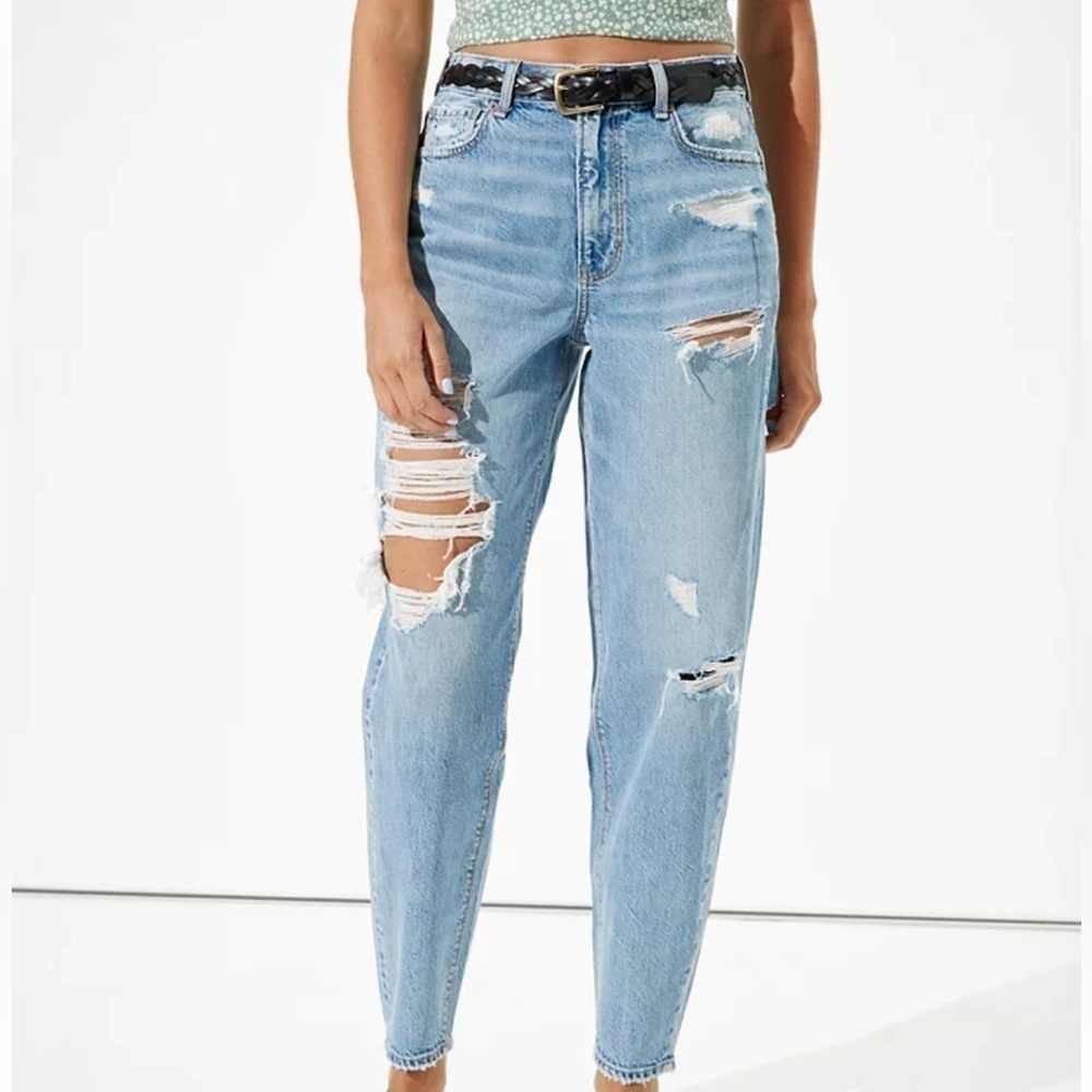 American Eagle Relaxed Mom Jeans Size 4 Destructed High Waist Light Wash